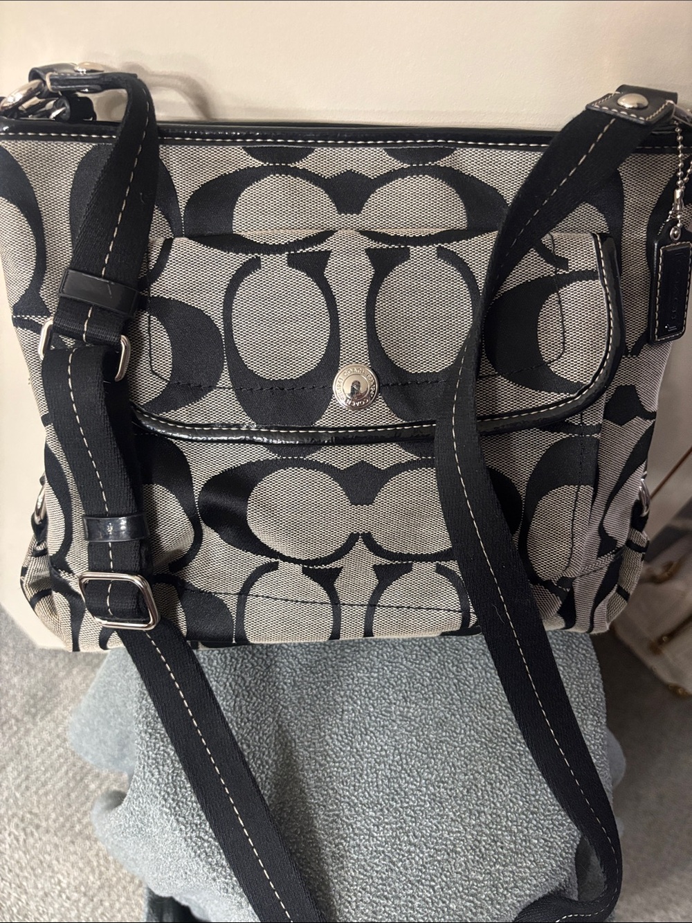 Coach Signature Daisy File Bag Black Grey Jacquard Crossbody F16558